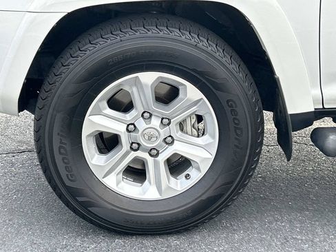 Used 2023 Toyota 4Runner SR5 Premium w/ Moonroof Package RWD image 12