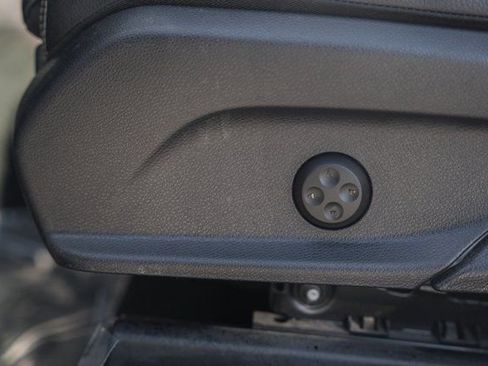 Used 2022 Mercedes-Benz GLC 300 4MATIC image 35