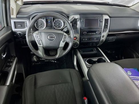 Used 2017 Nissan Titan SV image 21