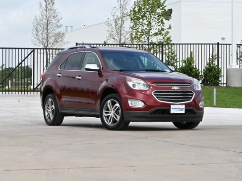 Used 2017 Chevrolet Equinox Premier w/ Enhanced Convenience Package FWD image 2