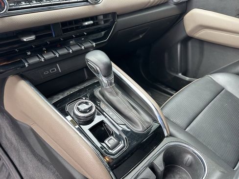 Used 2023 GMC Canyon Denali image 15