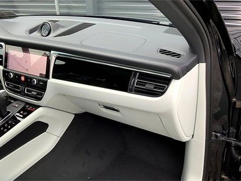 New 2025 Porsche Macan image 22