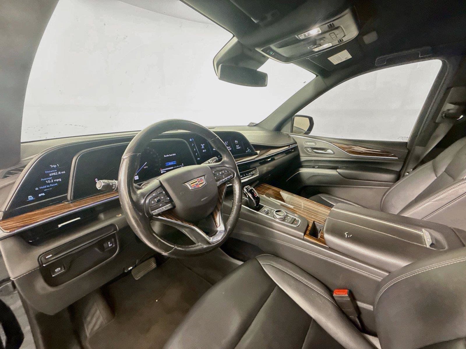 Used 2023 Cadillac Escalade Luxury RWD image 9