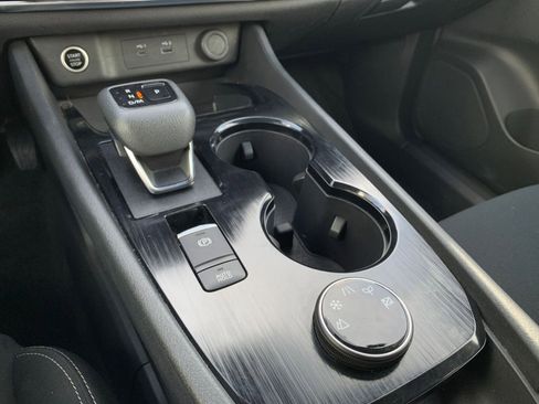 Used 2023 Nissan Rogue S image 40