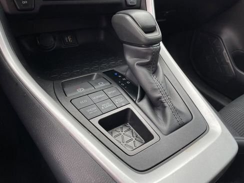 Used 2025 Toyota RAV4 LE AWD/4WD image 21