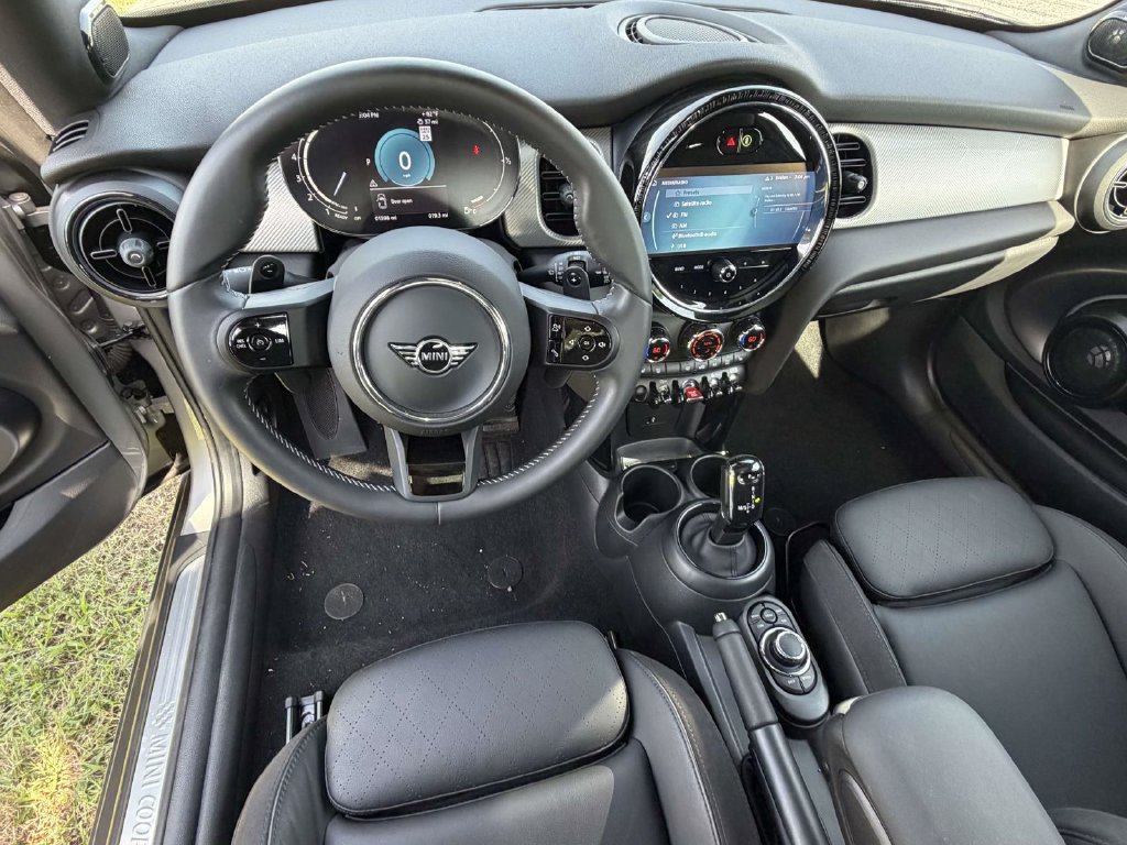 Used 2024 MINI Cooper S w/ Signature Upholstery Package FWD image 17