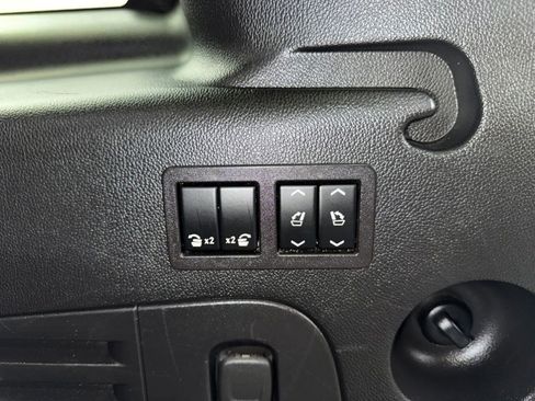 Used 2018 Cadillac Escalade ESV Platinum image 35