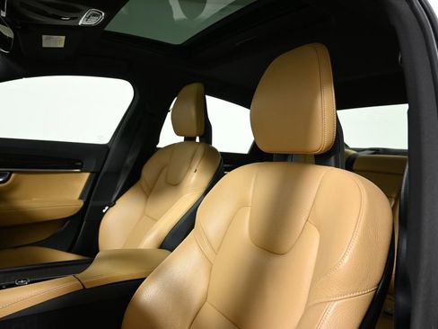 Used 2017 Volvo S90 T6 Momentum w/ Vision Package image 4