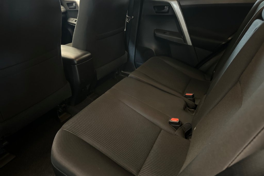 Used 2017 Toyota RAV4 LE FWD image 12