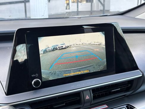 Used 2025 Toyota Prius LE image 17