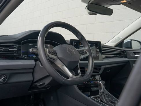 Used 2025 Volkswagen Jetta SE w/ Sunroof Package FWD image 4