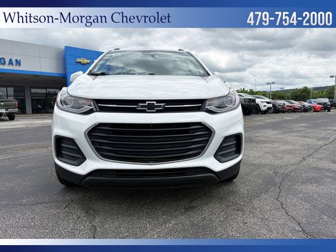 Used 2021 Chevrolet Trax LT w/ Premium Seat Package AWD/4WD image 2