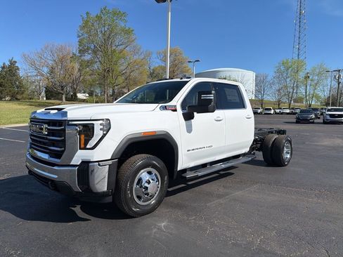 New 2026 GMC Sierra 3500 SLE w/ SLE Convenience Package AWD/4WD image 1