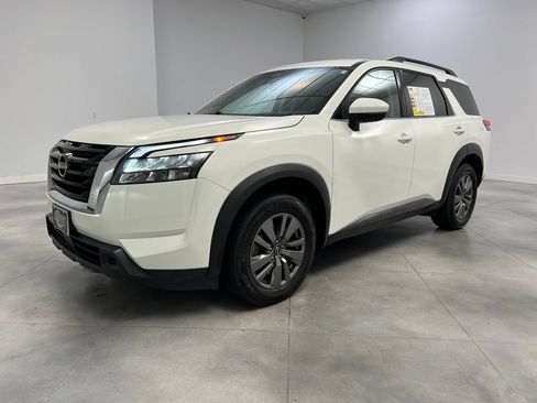 Used 2024 Nissan Pathfinder SV FWD image 4