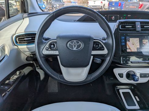 Used 2016 Toyota Prius Four image 18