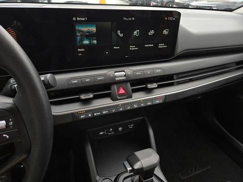 Certified 2025 Kia K4 FWD image 25