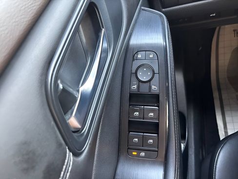 Used 2022 Nissan Rogue SV w/ SV Premium Package FWD image 39