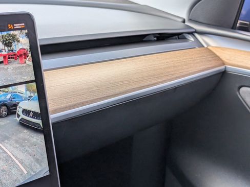 Used 2024 Tesla Model Y 2WD image 25