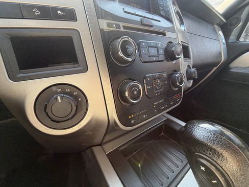 Used 2017 Ford Expedition EL XLT image 4