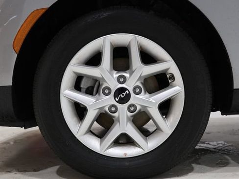 Used 2025 Kia Soul LX w/ LX Technology Package FWD image 11