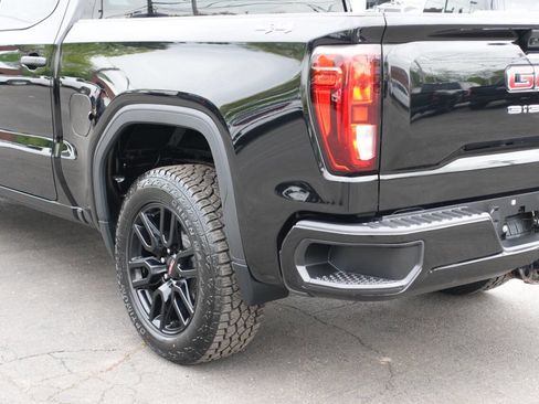 Used 2023 GMC Sierra 1500 Pro w/ Graphite Edition AWD/4WD image 10
