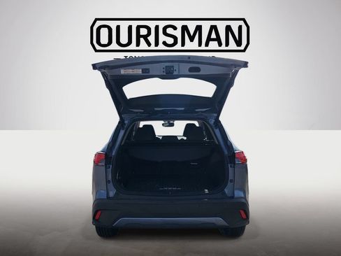 Used 2024 Toyota Corolla Cross XLE w/ Convenience Package AWD/4WD image 8