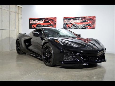 Used 2025 Chevrolet Corvette E-Ray w/ ZER Performance Package image 2