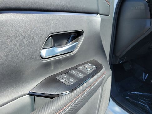 Used 2025 Nissan Kicks SR image 19