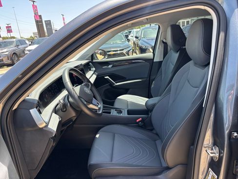 Used 2026 Volkswagen Tiguan SE AWD/4WD image 28