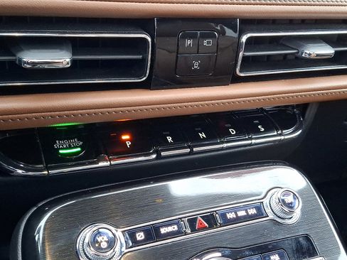 Used 2022 Lincoln Nautilus Reserve w/ Equipment Group 201A image 15