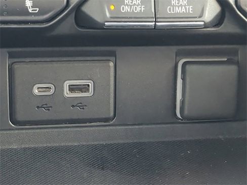 Used 2021 Chevrolet Suburban LT w/ LT Signature Package image 28