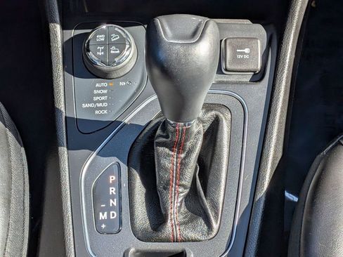 Used 2019 Jeep Cherokee Trailhawk w/ Cold Weather Group AWD/4WD image 28