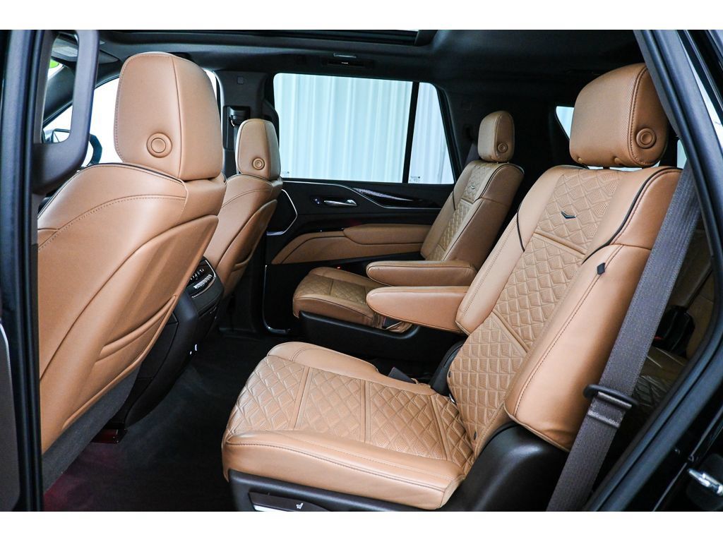Used 2021 Cadillac Escalade Sport w/ Driver Assist Tech Package AWD/4WD image 31