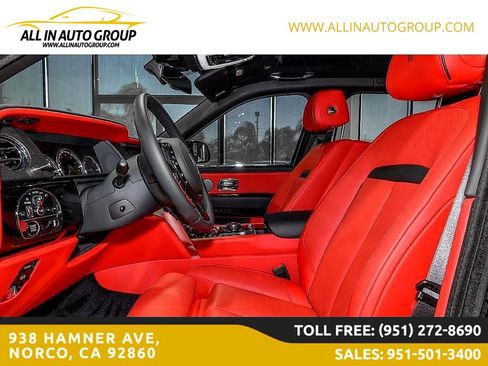 Used 2022 Rolls-Royce Cullinan w/ Dark Exterior Package image 8
