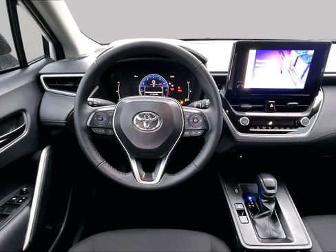 Used 2026 Toyota Corolla Cross LE FWD image 6