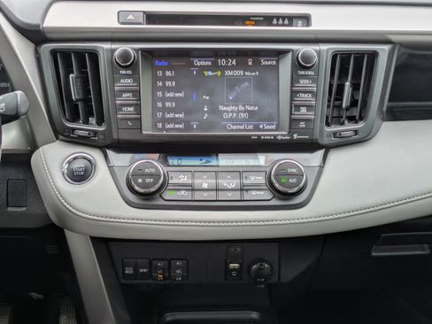 Used 2018 Toyota RAV4 Limited FWD image 20