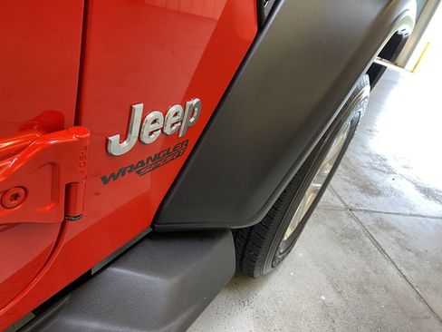 Used 2019 Jeep Wrangler Sport AWD/4WD image 16