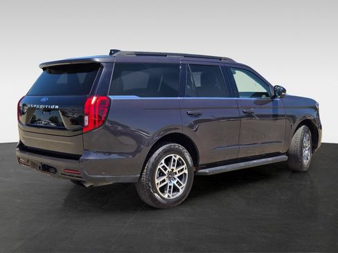 Used 2025 Ford Expedition Active AWD/4WD image 5