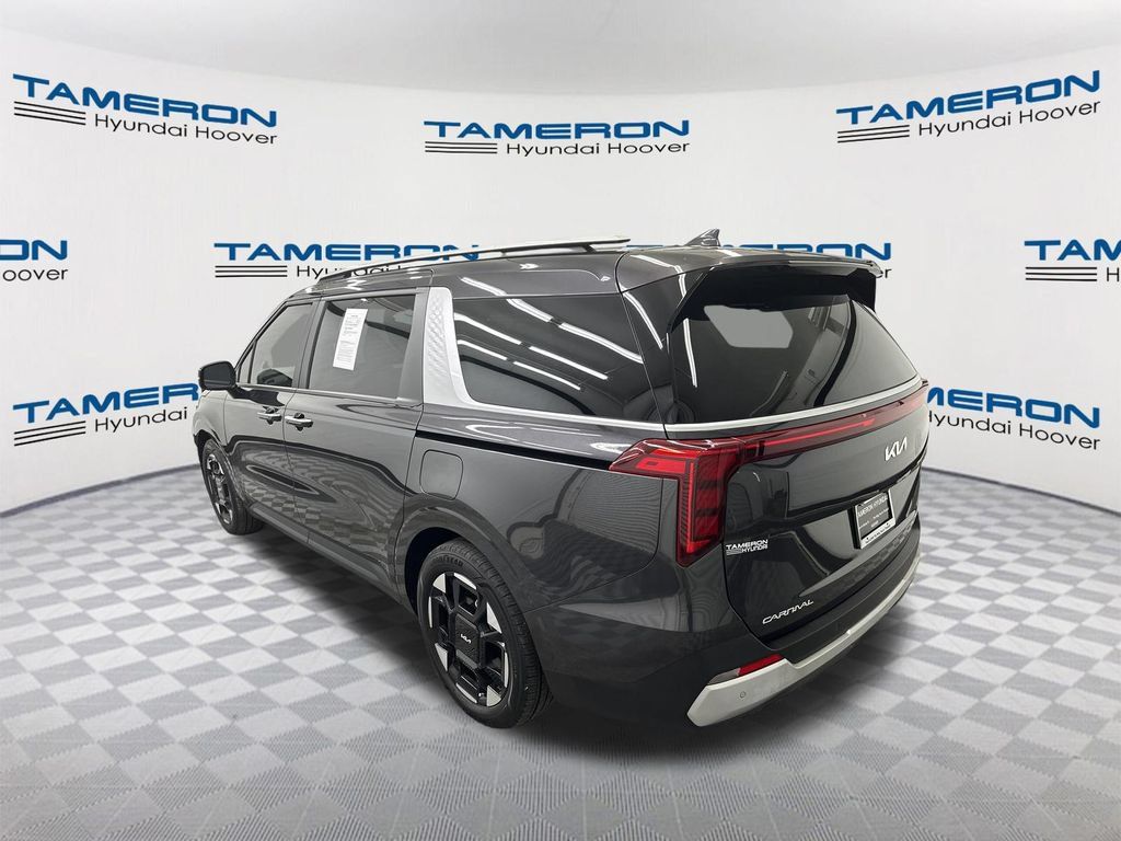 Used 2025 Kia Carnival EX FWD image 3