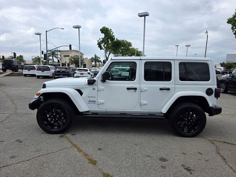 Used 2023 Jeep Wrangler Unlimited Sahara w/ Cold Weather Group AWD/4WD image 9