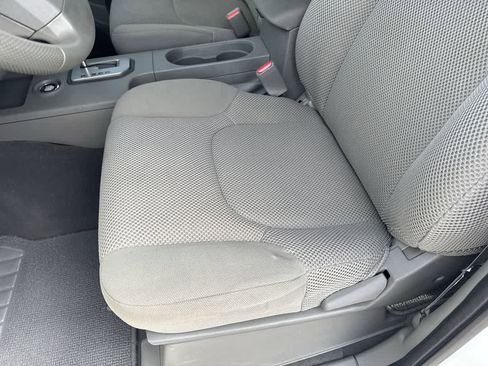 Used 2021 Nissan Frontier SV w/ Midnight Edition Floor Mats image 11