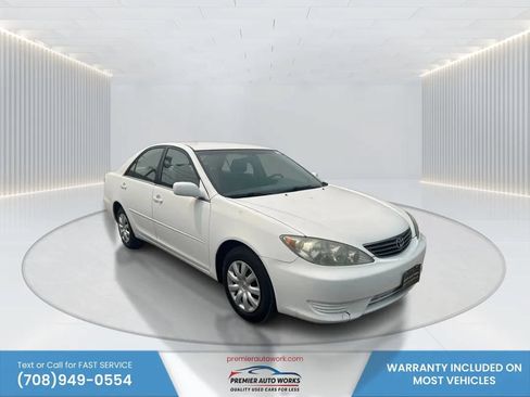 Used 2005 Toyota Camry LE FWD image 3