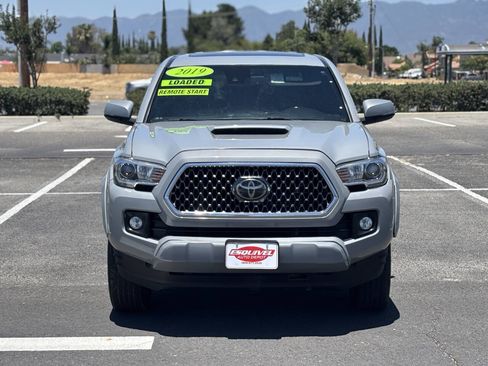 Used 2019 Toyota Tacoma TRD Sport AWD/4WD image 2