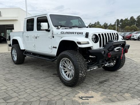 Used 2021 Jeep Gladiator Overland image 6