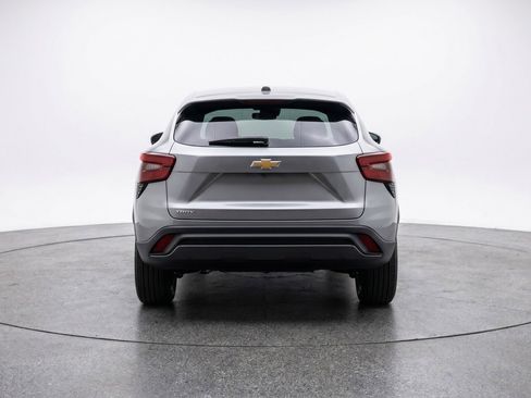 Used 2025 Chevrolet Trax LT FWD image 7