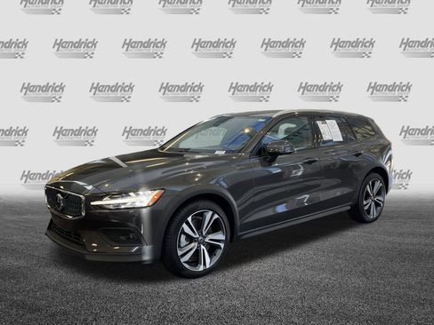Certified 2025 Volvo V60 B5 Cross Country Plus AWD/4WD image 43