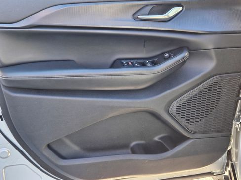 Used 2024 Jeep Grand Cherokee Laredo image 18