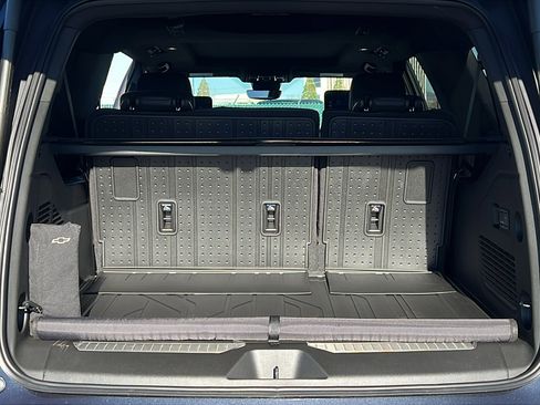 New 2026 Chevrolet Suburban Premier image 12