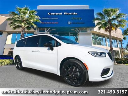 New 2026 Chrysler Pacifica Limited w/ S Appearance Package