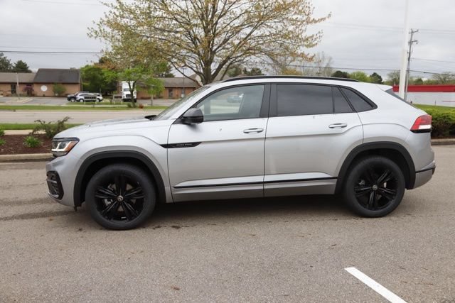 Used 2023 Volkswagen Atlas Cross Sport SEL R-Line AWD/4WD image 9